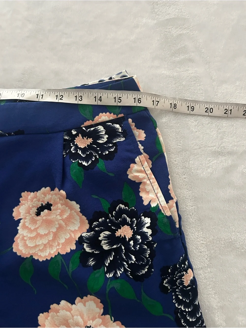 Ann Taylor The Drapey Mom High Rise Blue Printed Shorts  Women’s Size 8